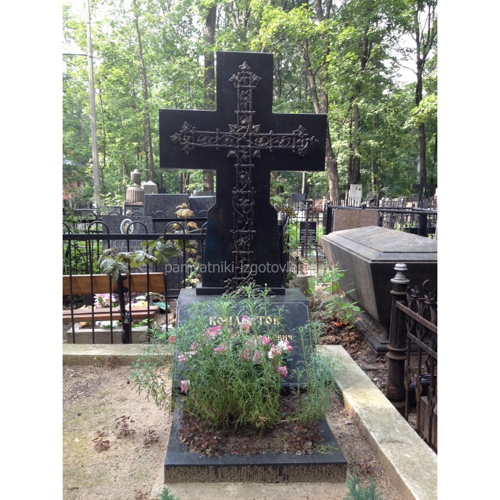 Гранитный крест П-136