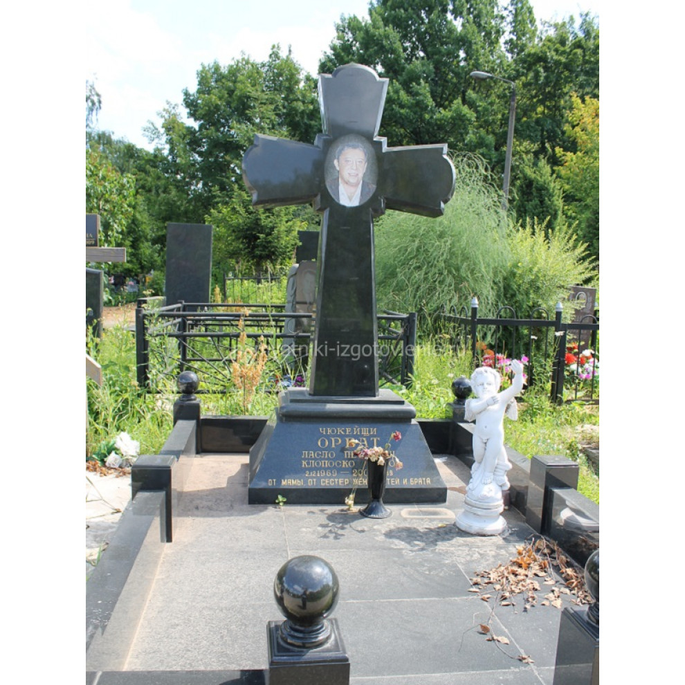 Крест из гранита П-137